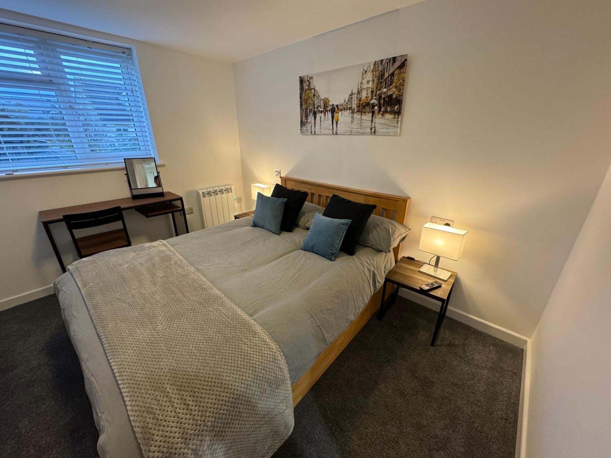 Modern 1 Bed Apartment With Car Parking Bitton Extérieur photo
