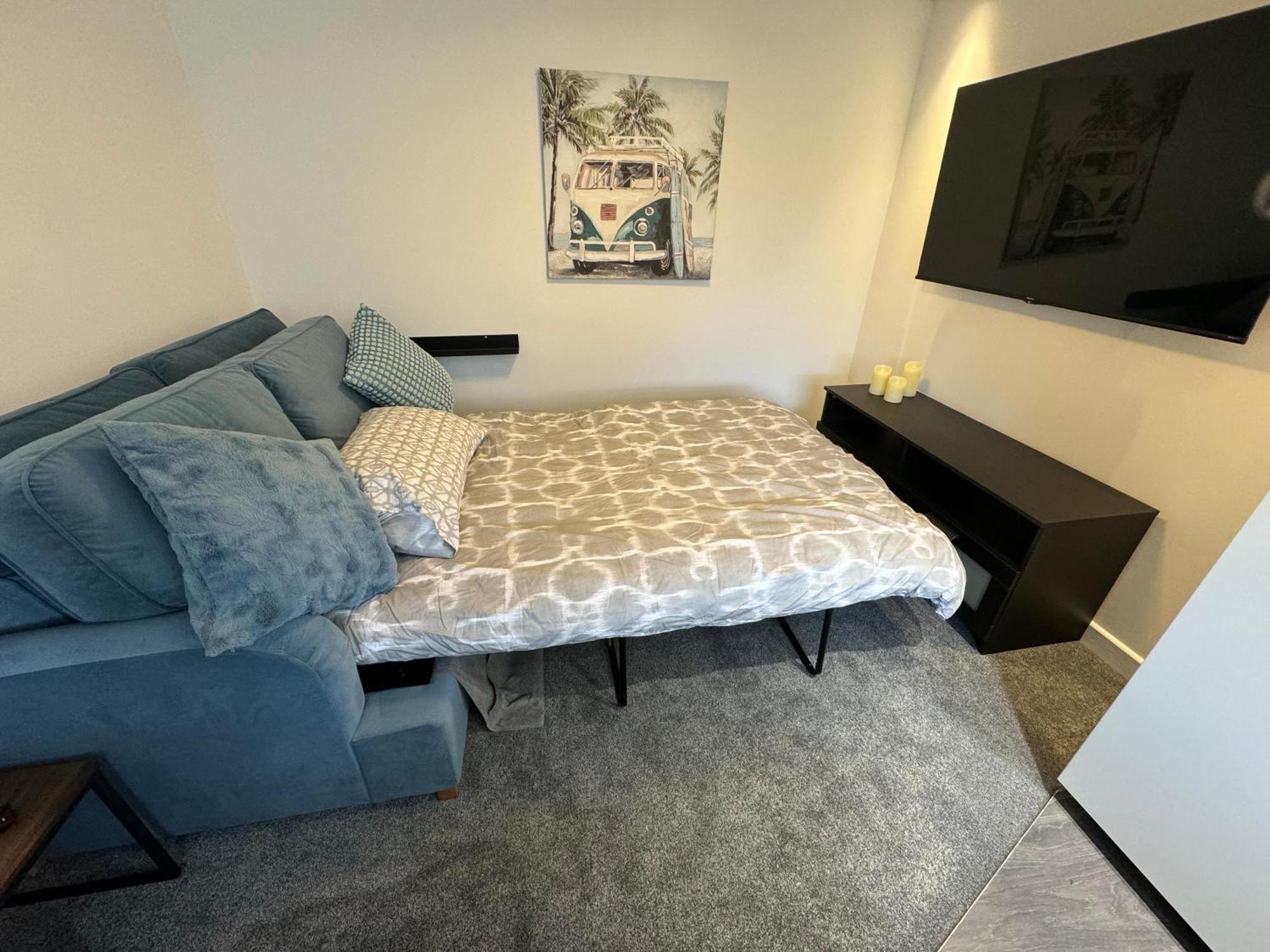 Modern 1 Bed Apartment With Car Parking Bitton Extérieur photo